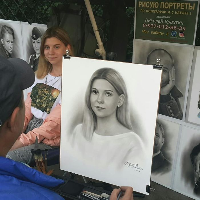 Russian Artist Nikolay Yarakhtin Amazingly Draws Realistic Portraits In Just One Hour