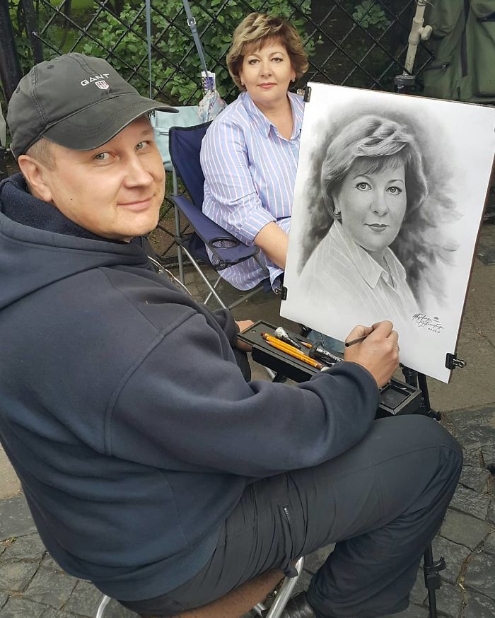 Russian Artist Nikolay Yarakhtin Amazingly Draws Realistic Portraits In Just One Hour