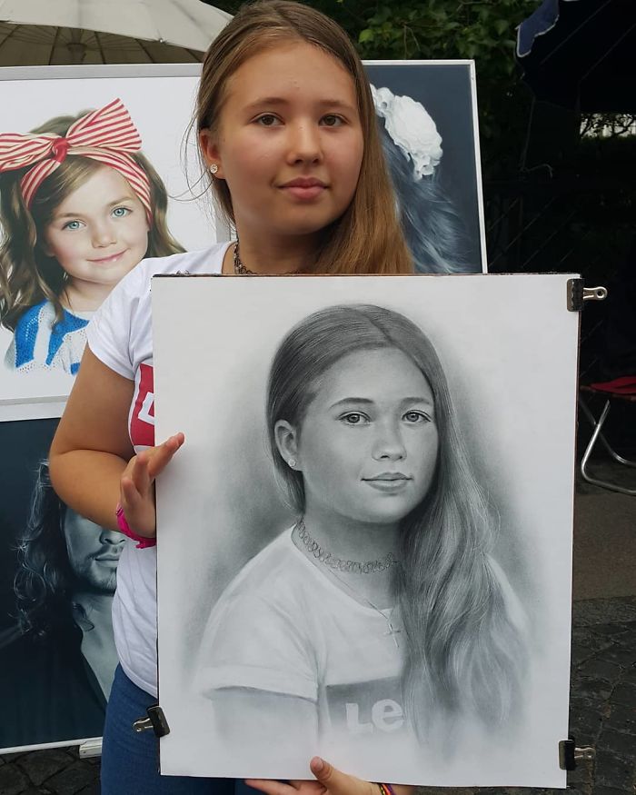 Russian Artist Nikolay Yarakhtin Amazingly Draws Realistic Portraits In Just One Hour