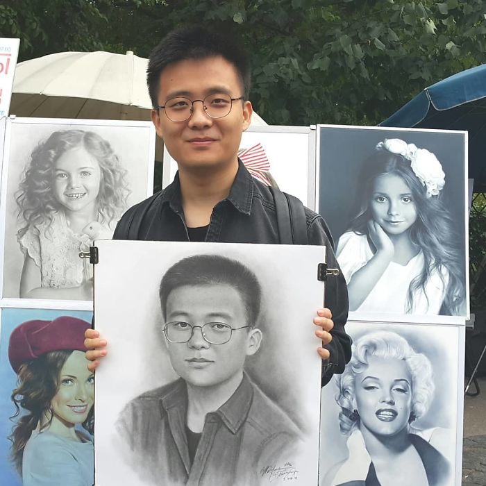 Russian Artist Nikolay Yarakhtin Amazingly Draws Realistic Portraits In Just One Hour