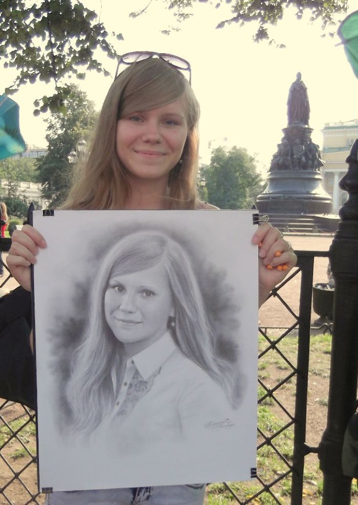 Russian Artist Nikolay Yarakhtin Amazingly Draws Realistic Portraits In Just One Hour