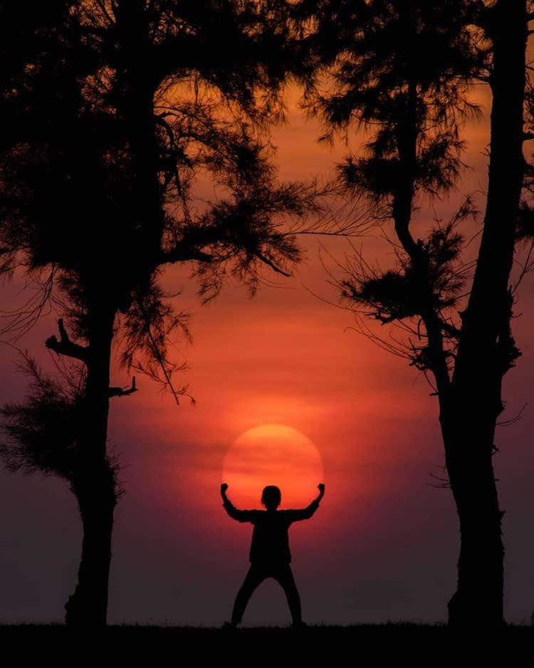 Krutik Thakur Captures Beautiful Sunset Silhouettes To Tell Magical Visual Stories