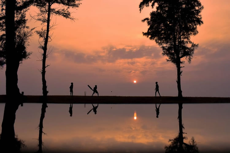 Krutik Thakur Captures Beautiful Sunset Silhouettes To Tell Magical Visual Stories