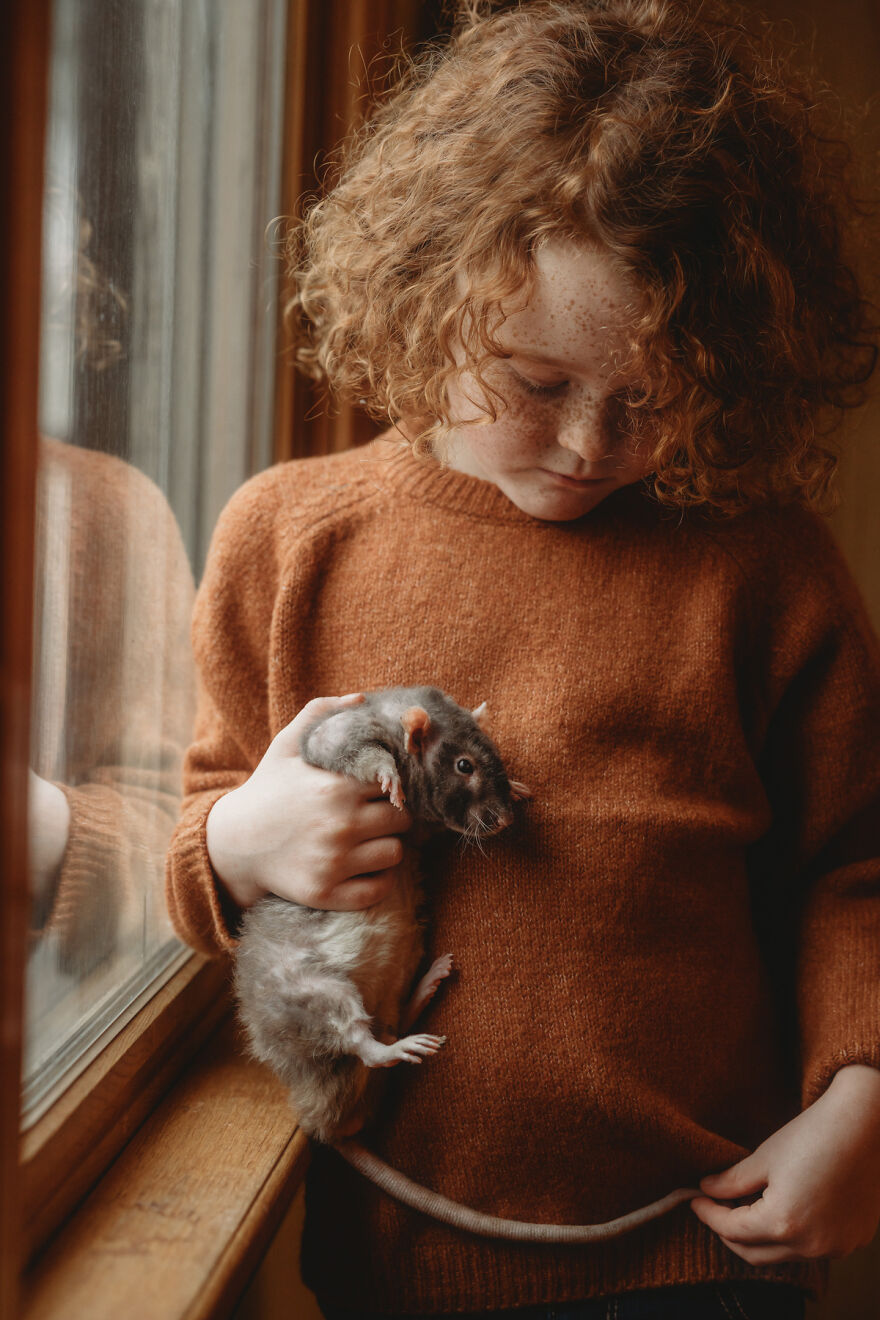 Adorable Photoshoot Of A Girl And Her Pet Rat