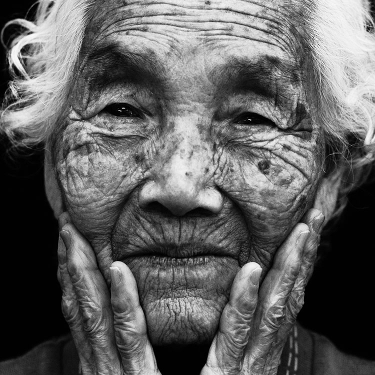 Black and White Portraits of Seniors By Arianne Clement