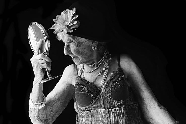 Black and White Portraits of Seniors By Arianne Clement