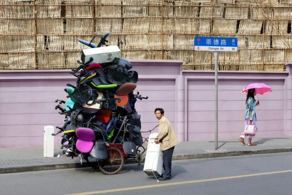 Totems Shanghai's Porters By Alain Delorme