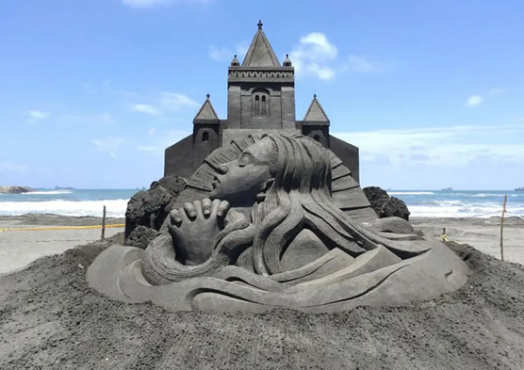 Sand Sculptures by Toshihiko Hosaka