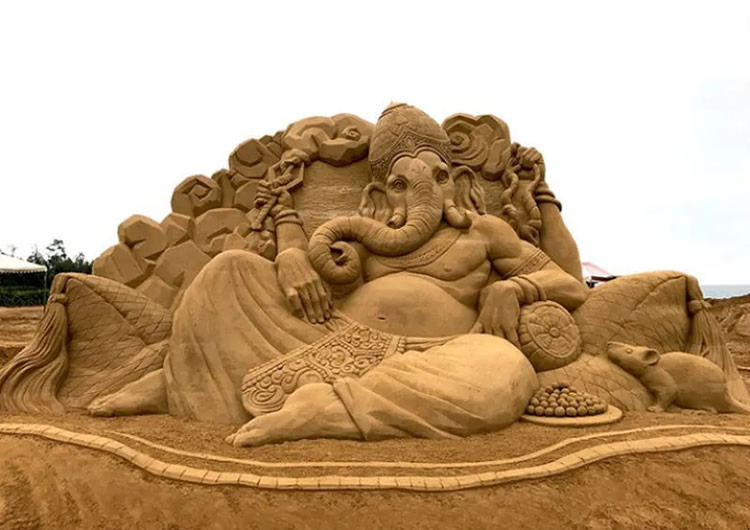 Sand Sculptures by Toshihiko Hosaka