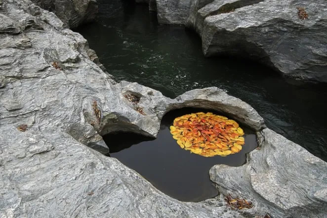 Reflective Circle Sculptures By Martin Hill