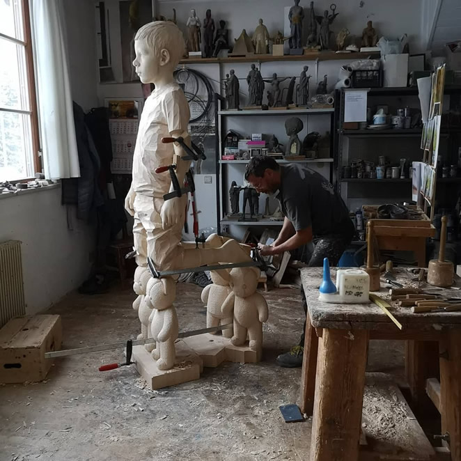 Figurative Wood Sculptures By Willy Verginer