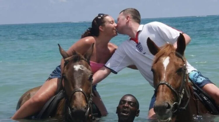 Hilarious Vacation Photo Fails