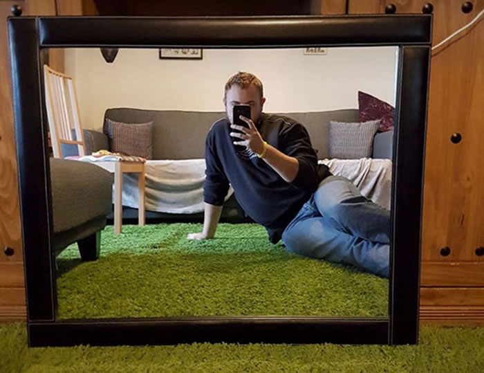 People Trying To Sell Mirrors