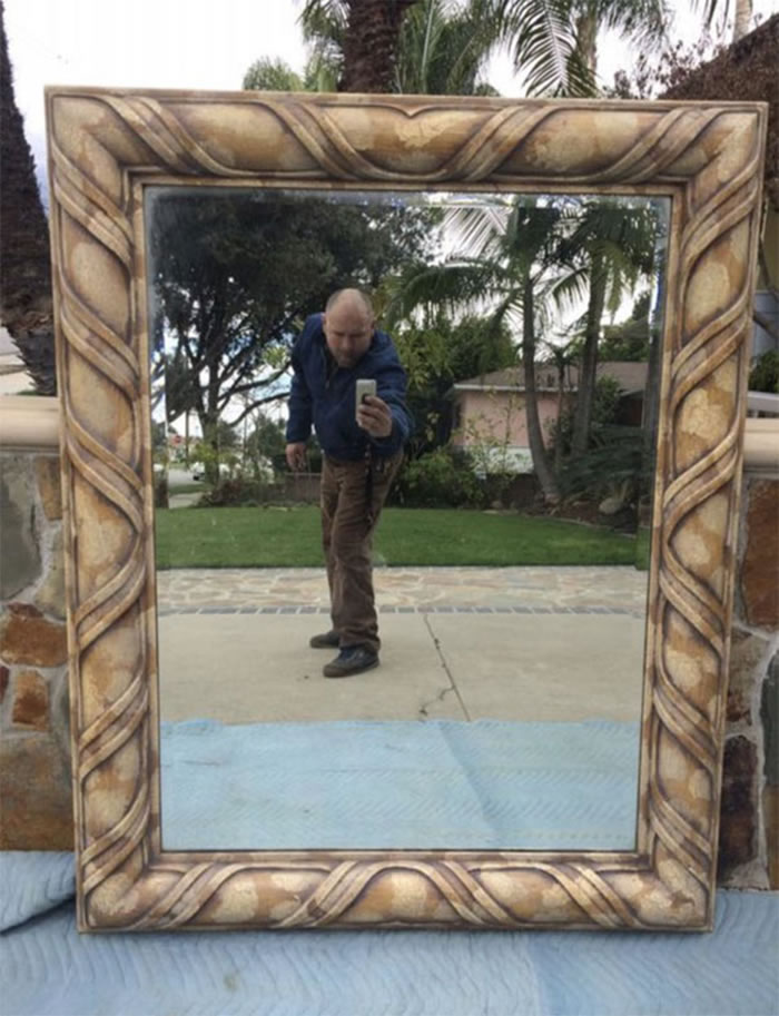 People Trying To Sell Mirrors