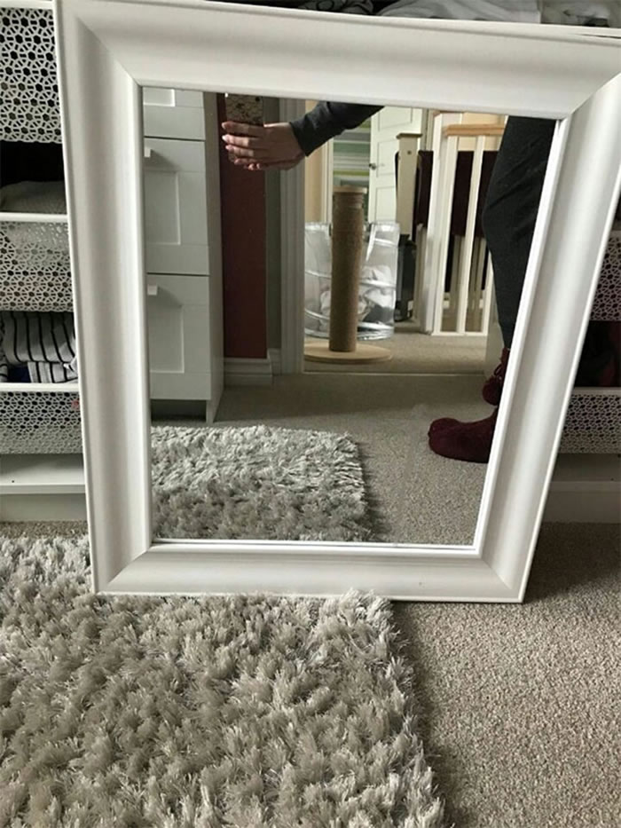 People Trying To Sell Mirrors