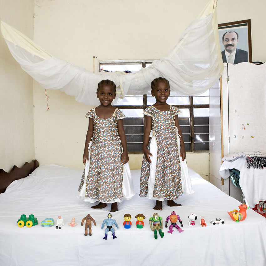 Toy Stories Children Photos By Gabriele Galimberti