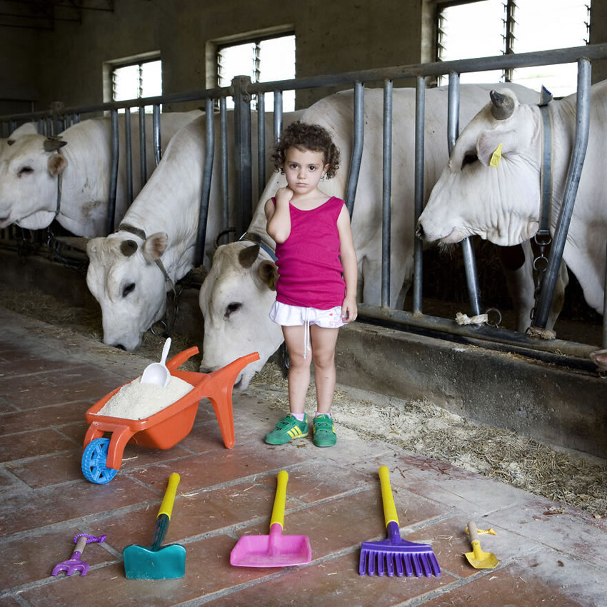 Toy Stories Children Photos By Gabriele Galimberti