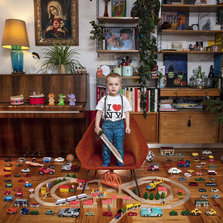 Toy Stories Children Photos By Gabriele Galimberti