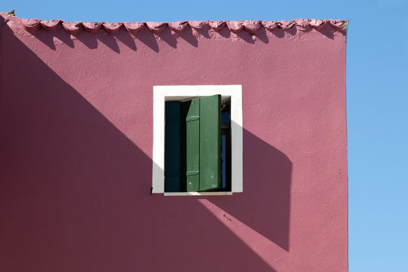 Abstractive and Minimalism Street Photography by Giovanni Tisocco