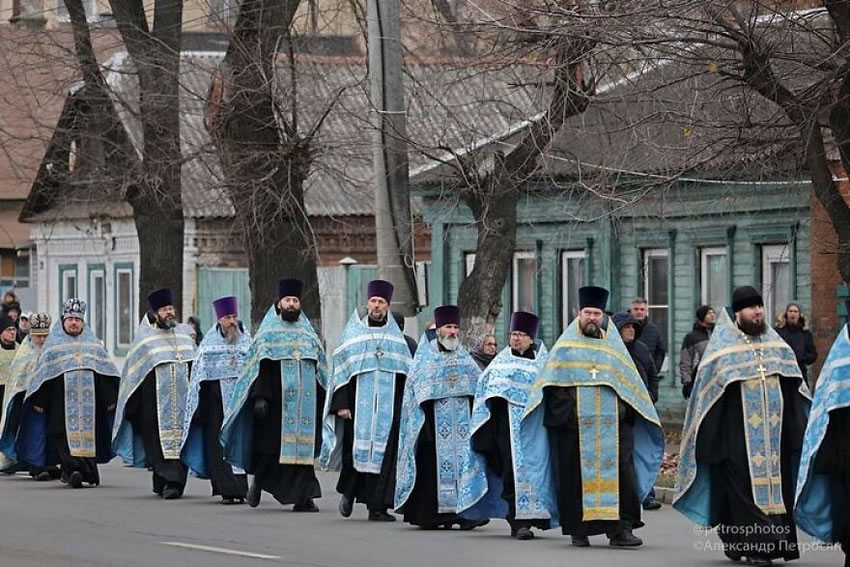 Russian Daily Life Street Photography By Alexander Petrosyan