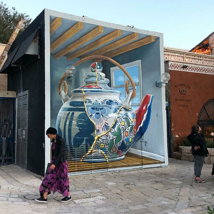 Painting 3D Murals by Leon Keer 