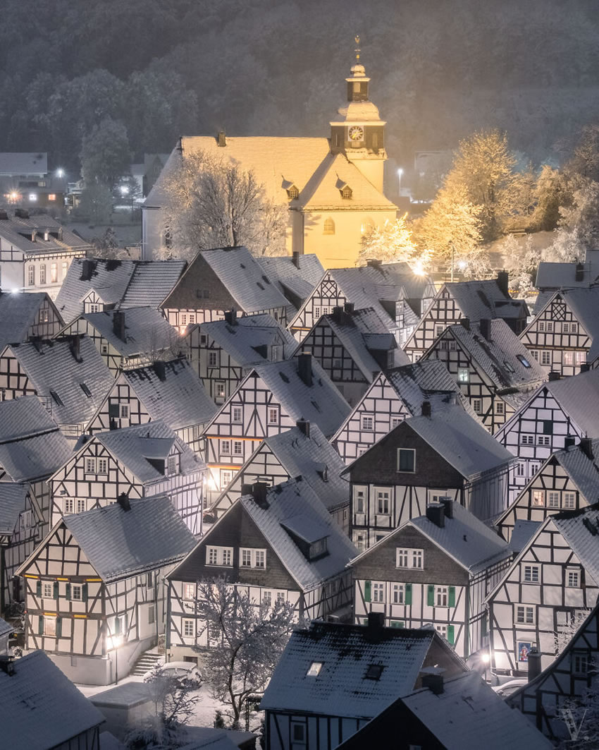 Churches And Chapels Across Europe by Vincent Croce