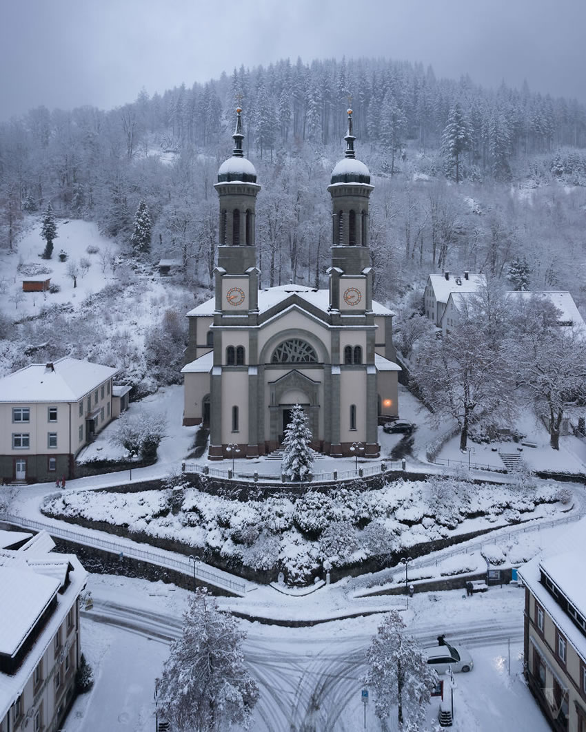 Churches And Chapels Across Europe by Vincent Croce