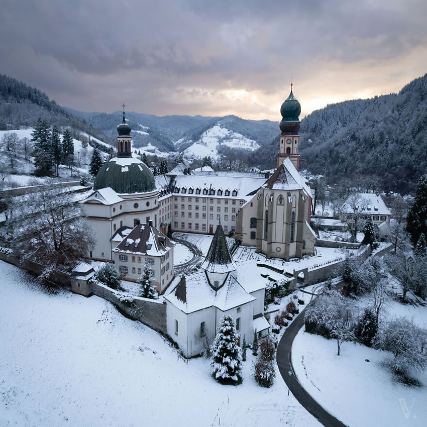 Churches And Chapels Across Europe by Vincent Croce