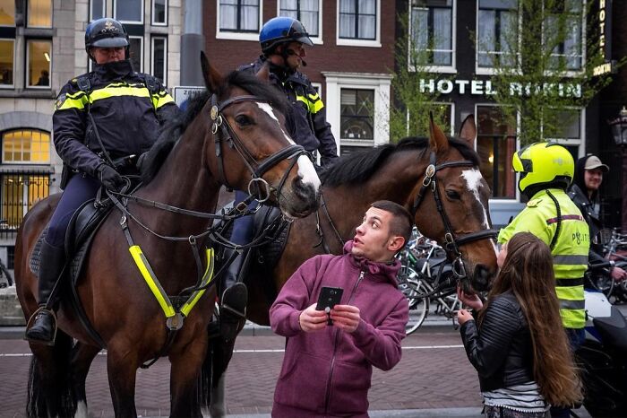 Hilarious Street Photos With Perfect Timing By Julie Hrudova