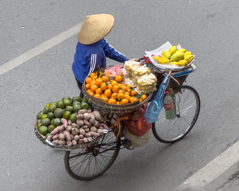 Street Photos Of Fruit Merchants In Hanoi by Trung Dong