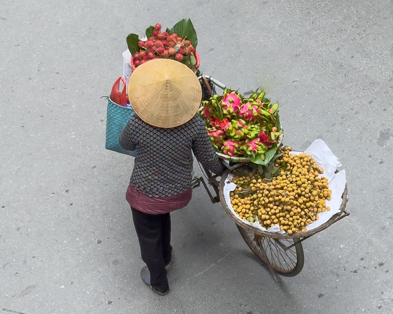 Street Photos Of Fruit Merchants In Hanoi by Trung Dong