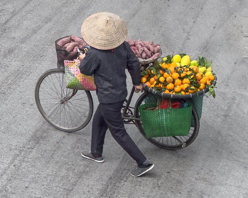 Street Photos Of Fruit Merchants In Hanoi by Trung Dong