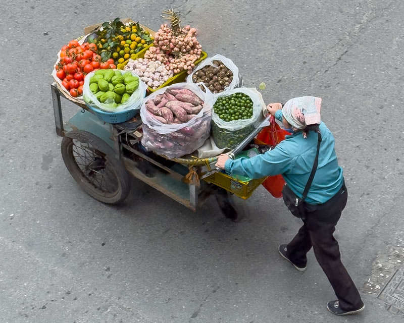 Street Photos Of Fruit Merchants In Hanoi by Trung Dong