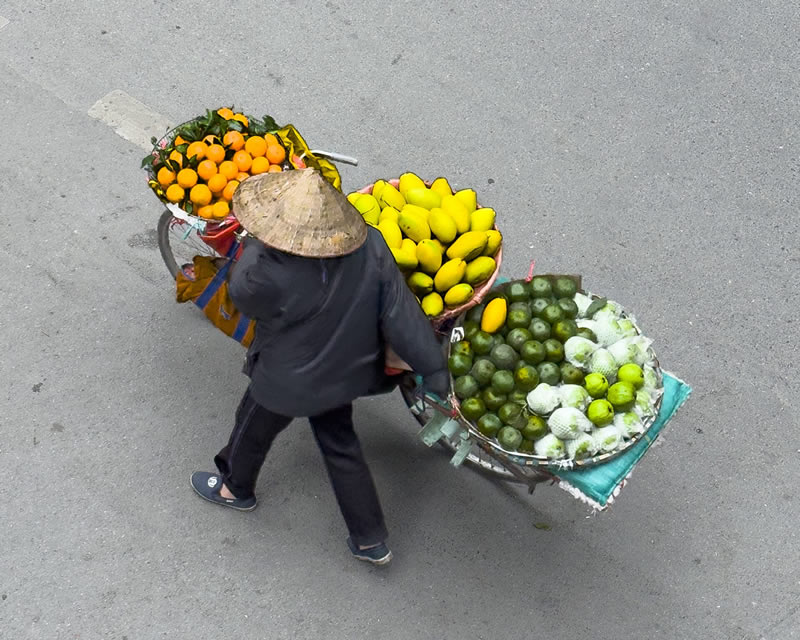 Street Photos Of Fruit Merchants In Hanoi by Trung Dong