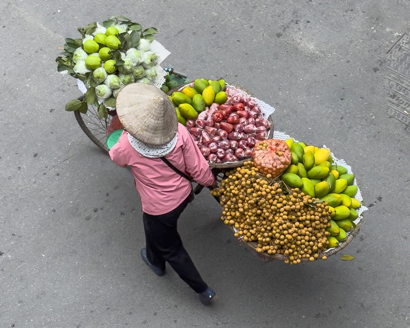 Street Photos Of Fruit Merchants In Hanoi by Trung Dong