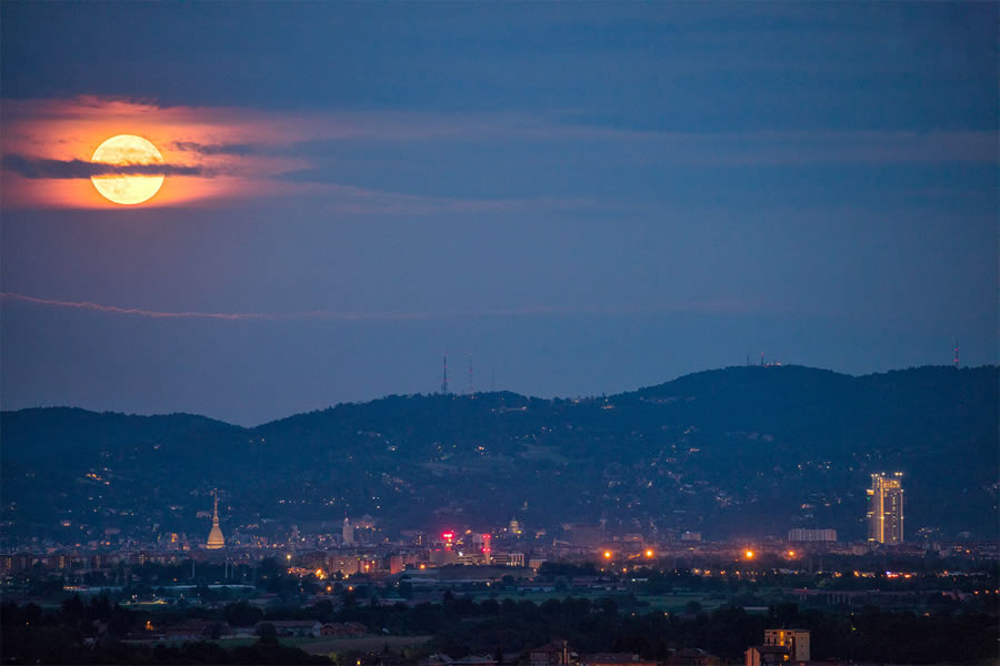 Mesmerizing Moon Photos By Valerio Minato