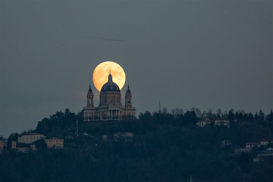 Mesmerizing Moon Photos By Valerio Minato