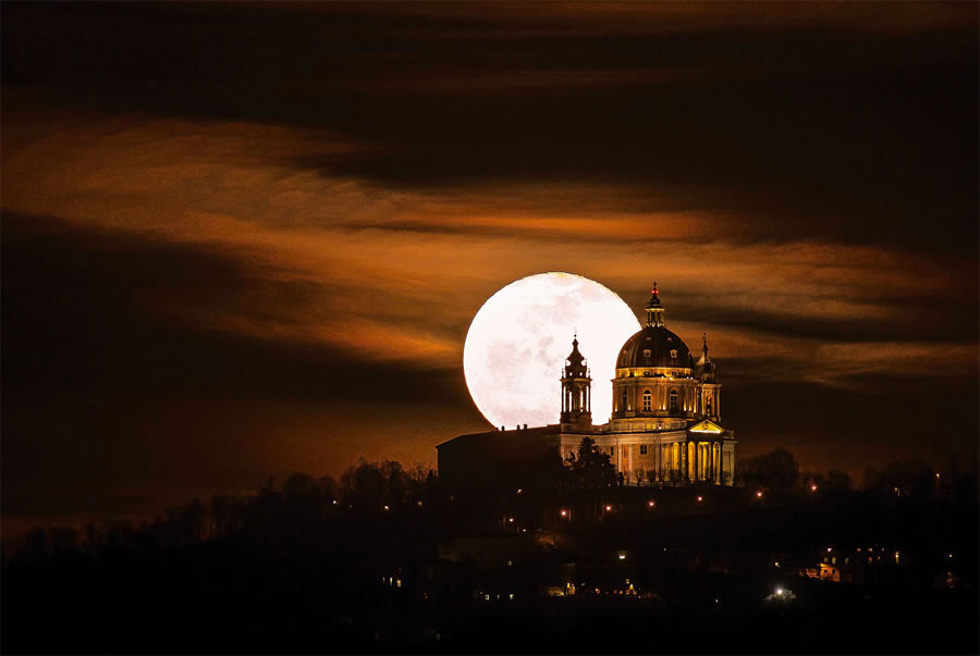 Mesmerizing Moon Photos By Valerio Minato