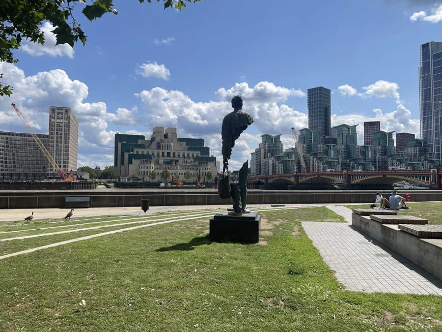 Sculptures Of Fragmented Travelers By Bruno Catalano