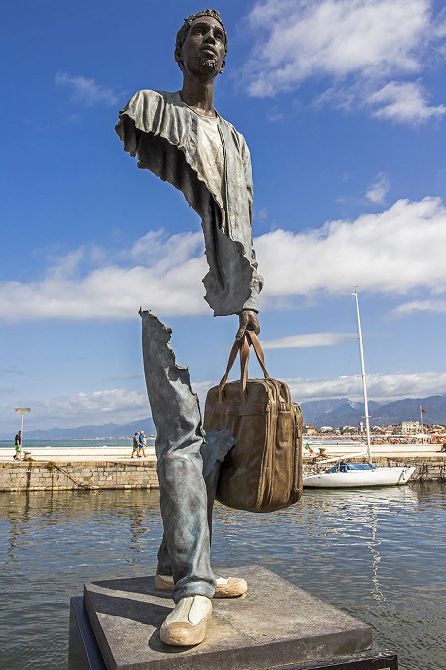 Sculptures Of Fragmented Travelers By Bruno Catalano