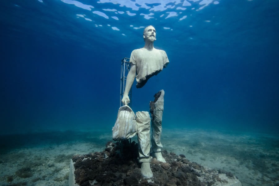 Sculptures Of Fragmented Travelers By Bruno Catalano