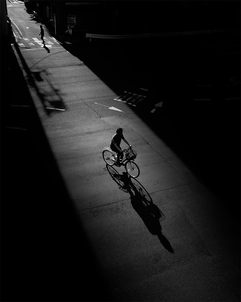 Captivating Street Photos In Black And White By Taka Hiro