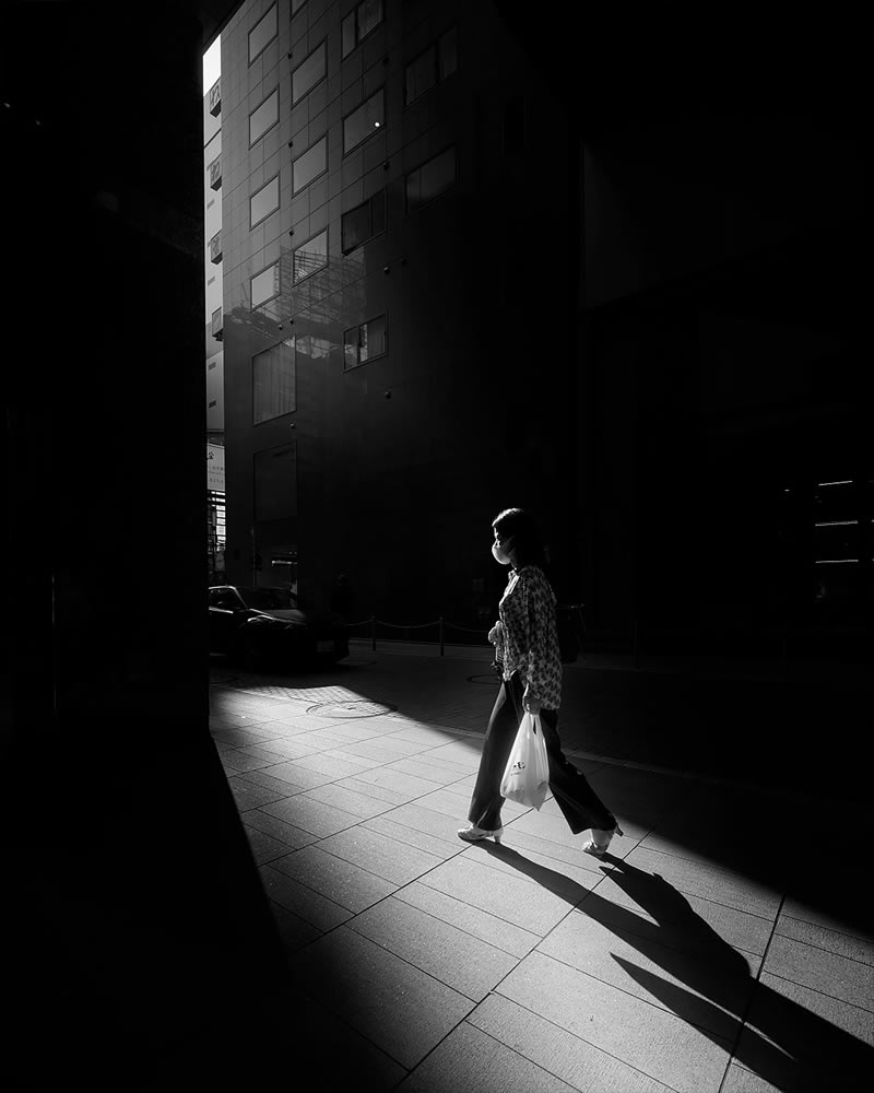 Captivating Street Photos In Black And White By Taka Hiro