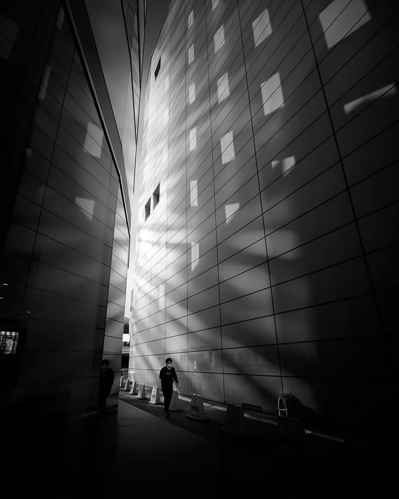 Captivating Street Photos In Black And White By Taka Hiro