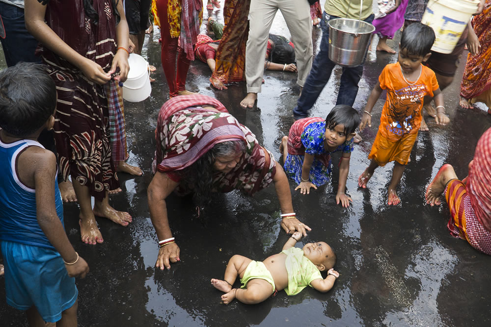 Incredible Moments On The Streets By Bhaskar Kundu