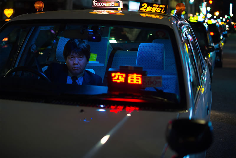 Stunning Street Photos Of Tokyo By Skander Khlif