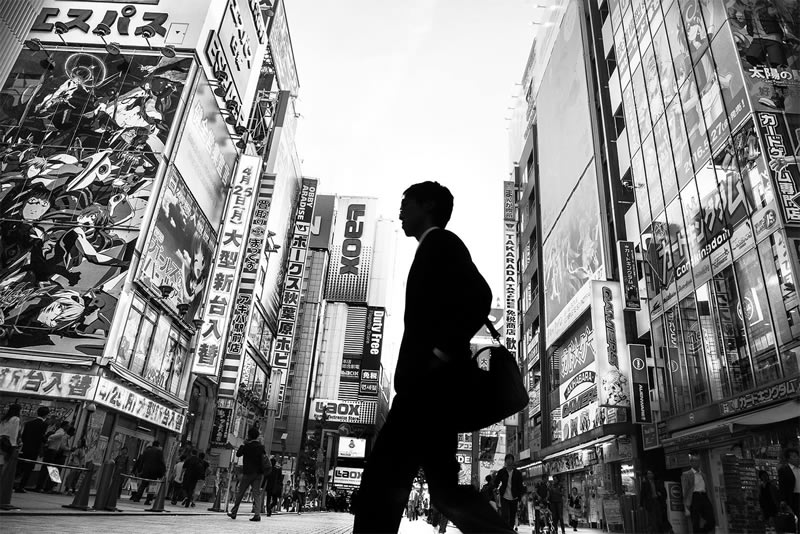 Stunning Street Photos Of Tokyo By Skander Khlif