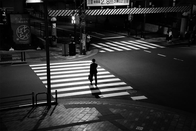 Stunning Street Photos Of Tokyo By Skander Khlif