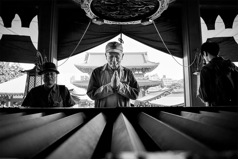 Stunning Street Photos Of Tokyo By Skander Khlif