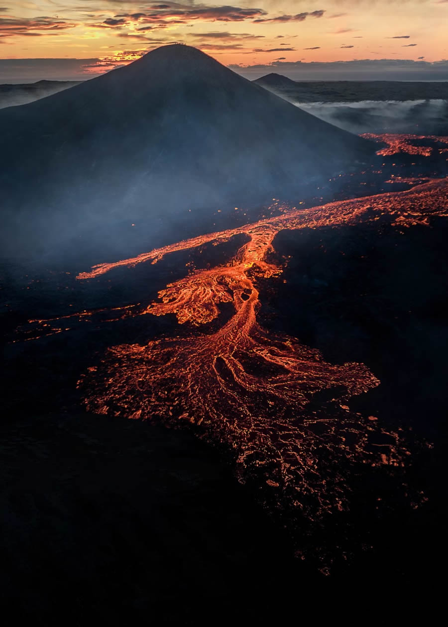 Breathtaking Photos Of The Icelandic Eruption By Tobias Hagg